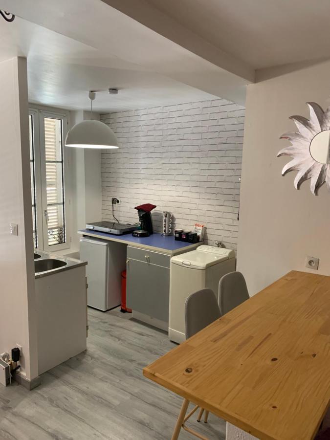 Complet, Hyper Centre D'auxerre. Apartment